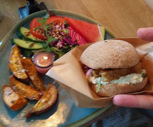Tempeh burger with vegan coleslaw, salad with homemade vinaigrette, roasted potato. at Gott&Reco in Falun