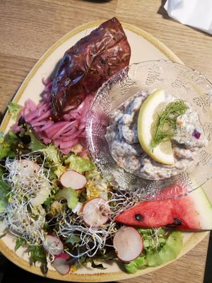 Baked sweet potatoe with salad and a traditional swedish caviar sauce made vegan! Soo good. at Gott&Reco in Falun