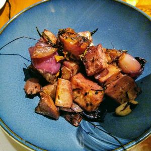 puffed winter vegetables with thyme at Cosma Food House in Mechelen