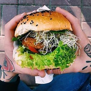 vegan burger at Krowarzywa in Torun