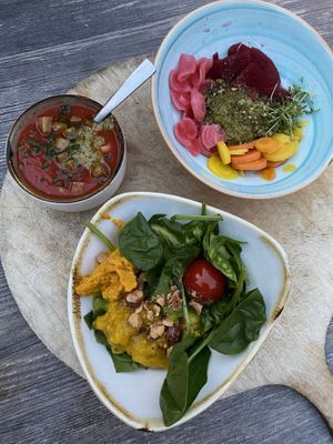 Kalte Tomatensuppe, eingelegtes Gemüse, Schwarzwald-Bowl  at Gasthaus Blume in Freiburg