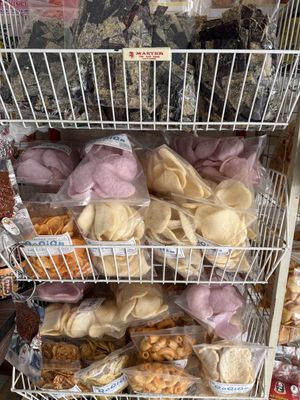 Crackers and seaweed crips  at Lucky Vegetarian 如意素食 in Batam