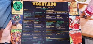 Menú lado 1 (verde=vegano, amarillo=vegetariano) at Vege Taco in Mexico City