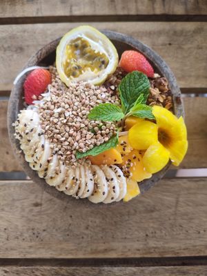 smoothie bowl at Shady Lane in Mirissa