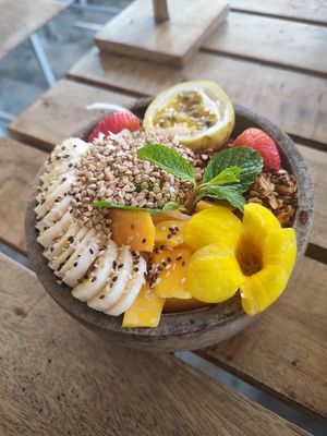 smoothie bowl at Shady Lane in Mirissa