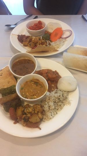 Lunch buffet at Khana Khazana in Hong Kong Island