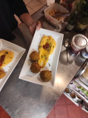 Kefta pois chiche et sa sauce at Toutes Les Couleurs in Lyon