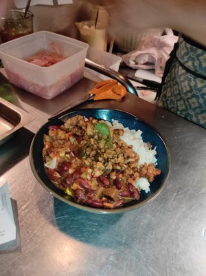 Chili vegan at Toutes Les Couleurs in Lyon