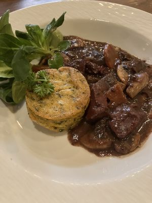 Seitan estilo bourguignon  at Toutes Les Couleurs in Lyon