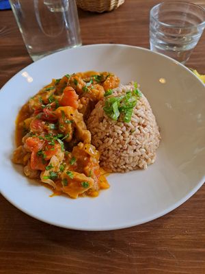 a spicy Basque dish made with sextant and wholewheat rice at Toutes Les Couleurs in Lyon