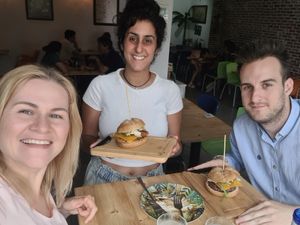 Wonderful Queen Cocina 👸 with best hamburger in our life🥰🥰🥰 at Vegan Queen in Murcia