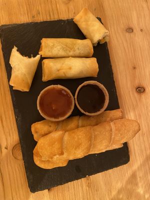 Rollitos de primavera y tequeños   at Vegan Queen in Murcia