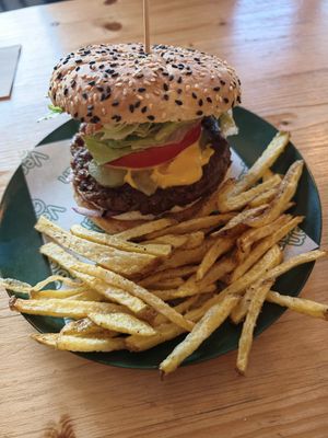 Akashinga burger at Vegan Queen in Murcia