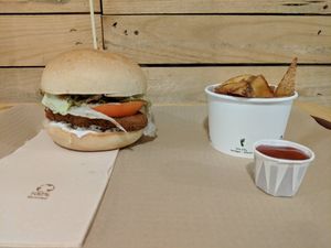 jamaica no problem burger at Vegan Queen in Murcia