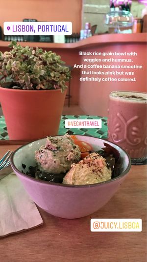 Grain bowl and smoothie  at Juicy in Lisbon