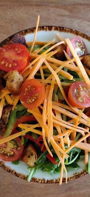 Salad superfresh at Juicy in Lisbon