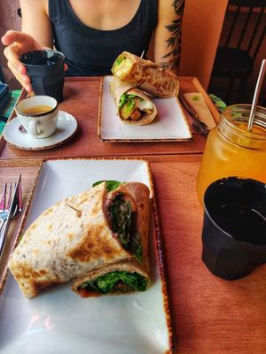 Flat bread (wraps) 🤩 at Juicy in Lisbon