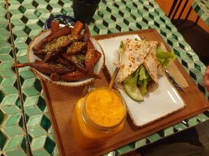 Sweet potatoe fries and wrap at Juicy in Lisbon