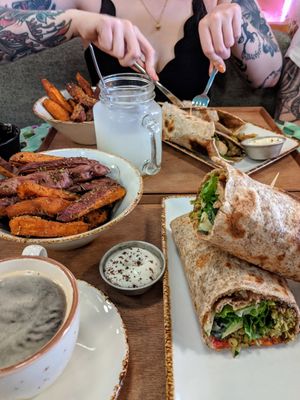 Funky Falafel 🕺 at Juicy in Lisbon