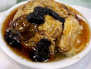 Tofu rolls with mushroom and black moss at Three Virtues 三德食品 - Jordan in Kowloon