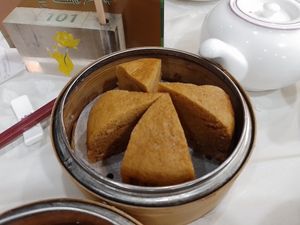 Cantonese Sponge Cake. at Three Virtues 三德食品 - Jordan in Kowloon