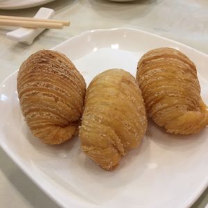 Turnip pastry at Three Virtues 三德食品 - Jordan in Kowloon