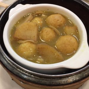 Mixed mushroom and mock fish balls curry at Three Virtues 三德食品 - Jordan in Kowloon