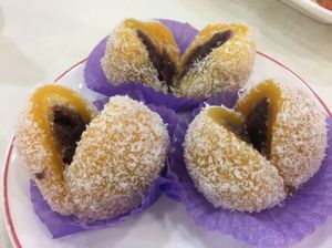 dessert! Sweet dumplings with red bean paste at Three Virtues 三德食品 - Jordan in Kowloon