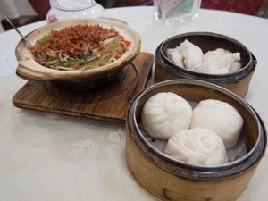 Noodles and Dim Sum (steamed BBQ style buns and green vegetables buns) at Three Virtues 三德食品 - Jordan in Kowloon