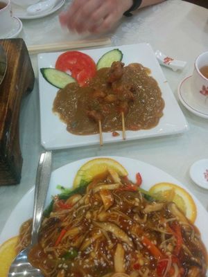 Chicken skewers with satay sauce at Three Virtues 三德食品 - Jordan in Kowloon