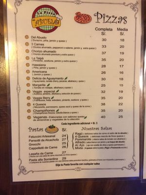 Menu - all pizzas can be made with vegan almond-based cheese. 

Carta - todas las pizzas pueden ser vegana con queso de almendras at La Pizza Del Abuelo in Huaraz