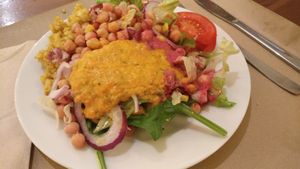 Chickpeas and curry rice salad at Biocenter - Pintor Fortuny in Barcelona