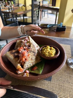Roti gefüllt mit Bananenblüte und Kartoffel  at Koththamalli by Rohan in Negombo