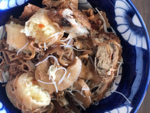 this is a mixed bowl from the end of the day, so a little bit of everything : )  at Din Shan Vegetarian 鼎膳素 in Central Singapore