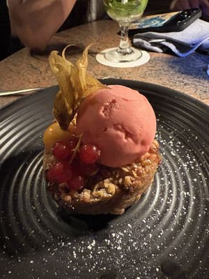 Apple crumble   at Ike's Bistro in Oranjestad