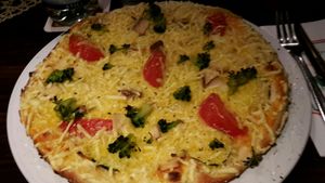 Vegan Pizza with broccoli, courgette, garlic, tomatoes, smoked tofu and really nice vegan cheese! Very delicious!♡ at Da Vinci in Siegen