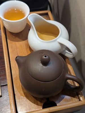 Lishan Oolong tea at LockCha 樂茶軒 - Admiralty in Hong Kong Island