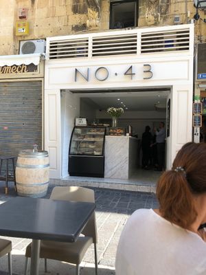 Outdoor seating at No. 43 in Valletta