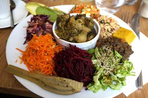 Alkaline Plate (vegan) at PH7 Equilibre - Temple in Paris