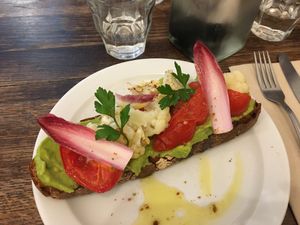 avocado toast at Saint Pearl in Paris