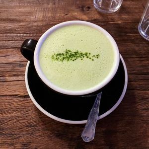 matcha latte at Saint Pearl in Paris