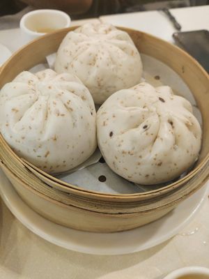 Steamed BBQ "pork" bun at Sino Vegetarian Restaurant 大中華素食 in Kowloon