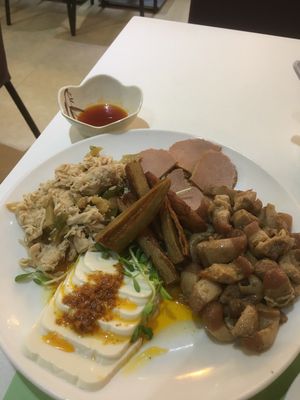 Mock meat platter for lunch  at Sino Vegetarian Restaurant 大中華素食 in Kowloon