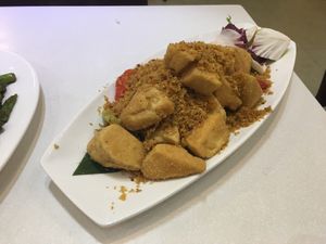 Deep-fried tofu with red peppers at Sino Vegetarian Restaurant 大中華素食 in Kowloon