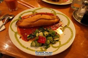 Spinach pie and salad at Juicy Jones - Cardenal in Barcelona
