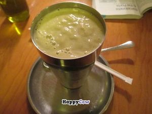 Sweet Kryptonite shake (avocado and pistachio) at Juicy Jones - Cardenal in Barcelona