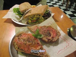 Avocado sandwich and tomato bread at Juicy Jones - Cardenal in Barcelona
