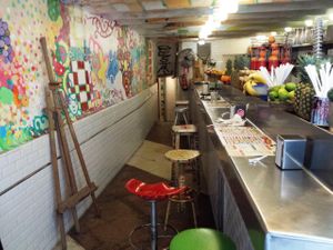 The narrow bar at Juicy Jones - Cardenal in Barcelona