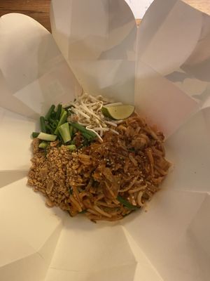 Pad thai vegan at Marclee in Paris