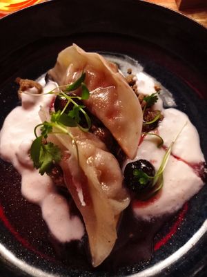 Menu vegan de la St Valentin - gyozas sucrés et griottes at Marclee in Paris